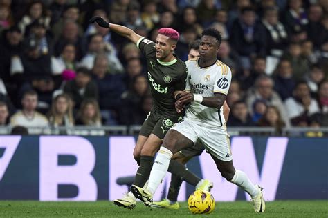 Real Madrid forward battles a Girona defender during the La Liga clash at the Bernabéu.