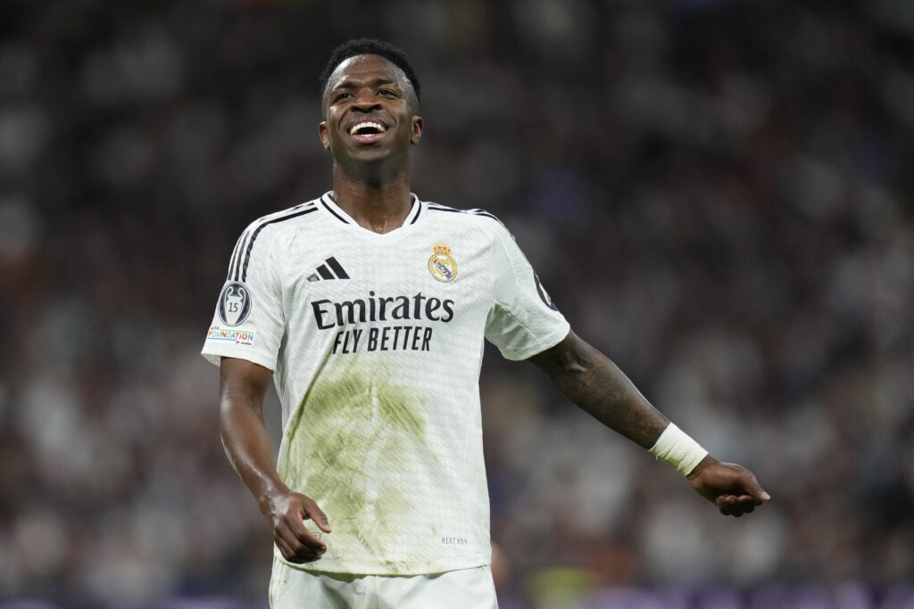 Vinícius Jr looking frustrated as he leaves the pitch at the Bernabéu