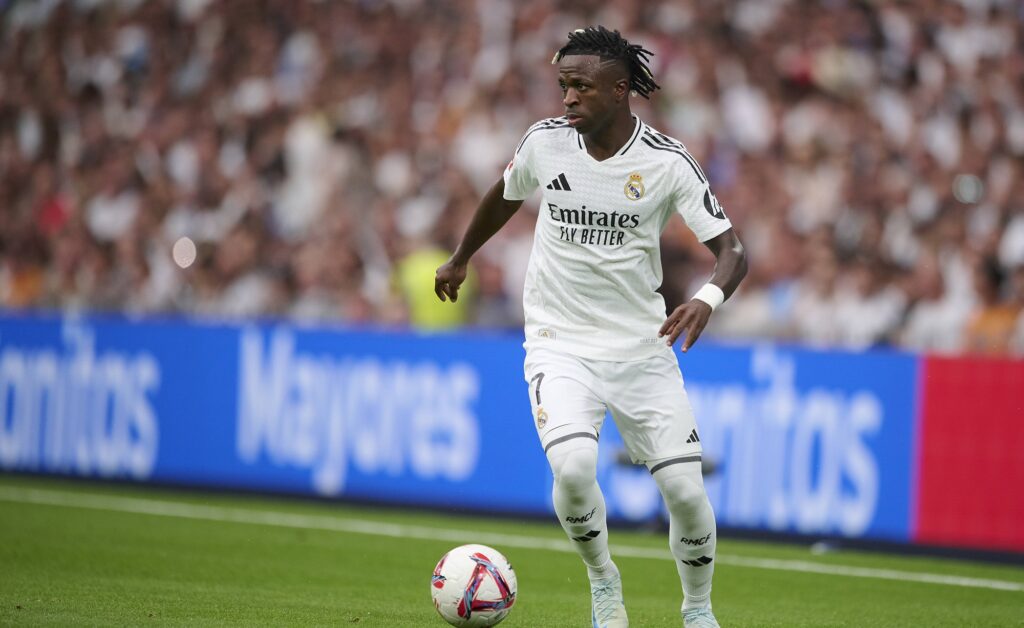 Vinicius Jr dribbles the ball for Real Madrid on the left wing during a home match at the Santiago Bernabéu.