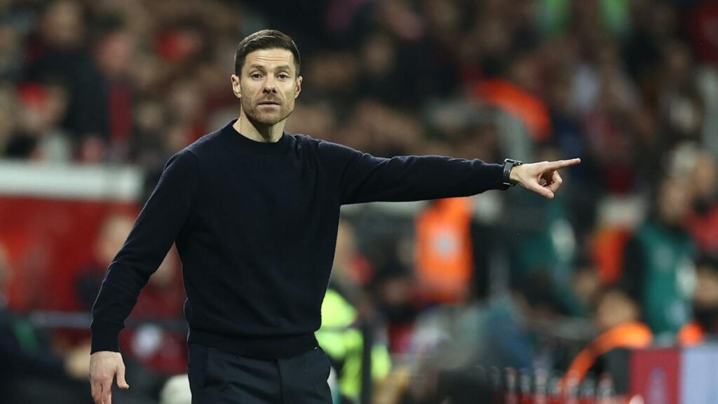 Xabi Alonso gives instructions from the touchline during Rayo Vallecano vs Real Madrid.