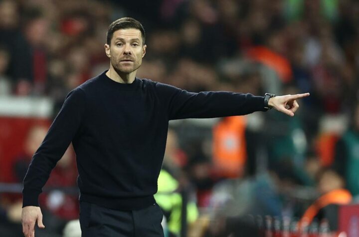 Xabi Alonso gives instructions from the touchline during Rayo Vallecano vs Real Madrid.