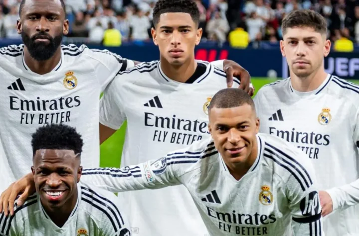 Real Madrid players pose before a match amid reports of dressing room tensions