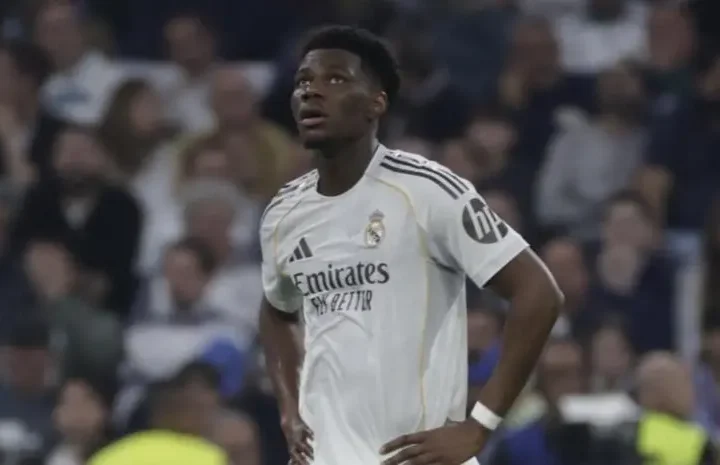 Real Madrid player stands with hands on hips during a match at the Bernabéu.
