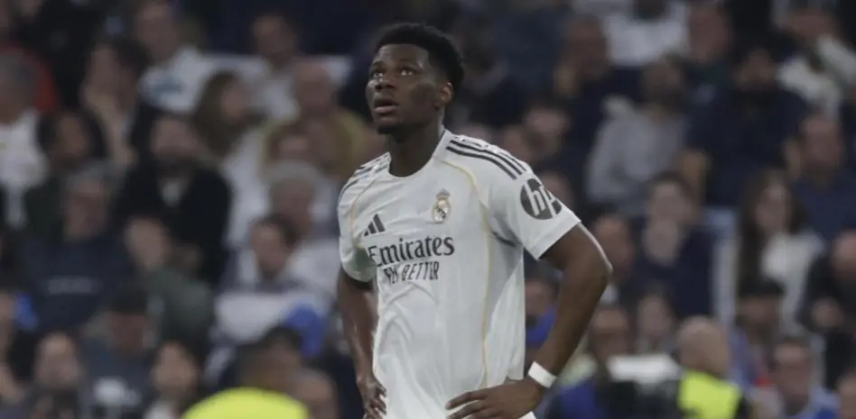 Real Madrid player stands with hands on hips during a match at the Bernabéu.