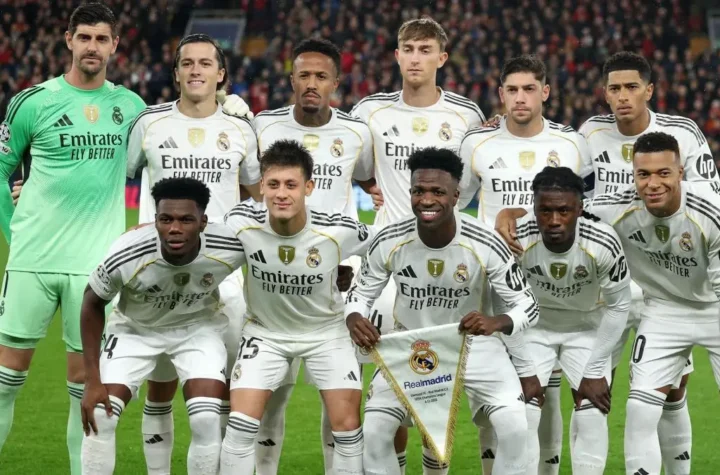 Real Madrid players pose before a match as Vinicius Jr contract renewal talks face a new roadblock