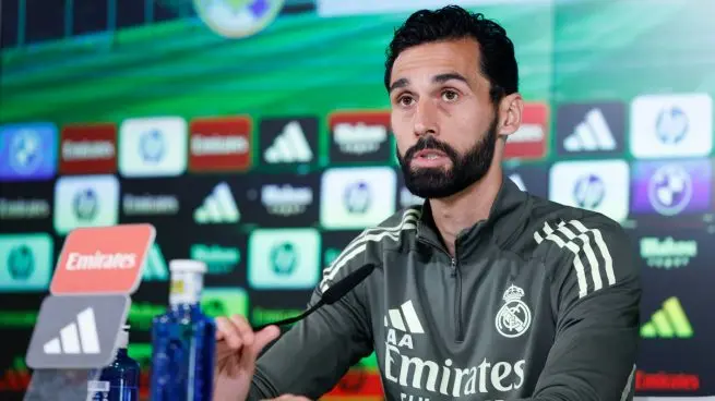Arbeloa backs Florentino Pérez as the Real Madrid coach speaks during a press conference at Valdebebas