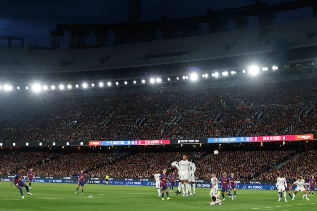 Barcelona 2-0 Real Madrid match action during a free-kick scene at Camp Nou