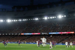 Barcelona 2-0 Real Madrid match action during a free-kick scene at Camp Nou