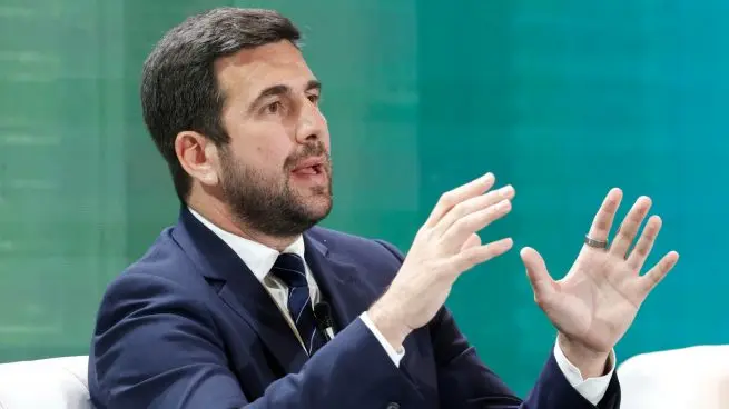 Enrique Riquelme Real Madrid figure speaks during a public appearance amid growing presidential debate
