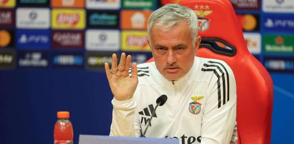 Jose Mourinho to Real Madrid press conference image as manager rumors intensify