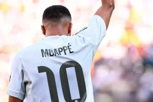 Back view of a Real Madrid player wearing a Mbappe No. 10 shirt as the Kylian Mbappe Real Madrid petition story grows before El Clasico
