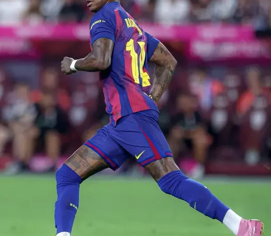 Marcus Rashford during El Clasico action in a Barcelona kit