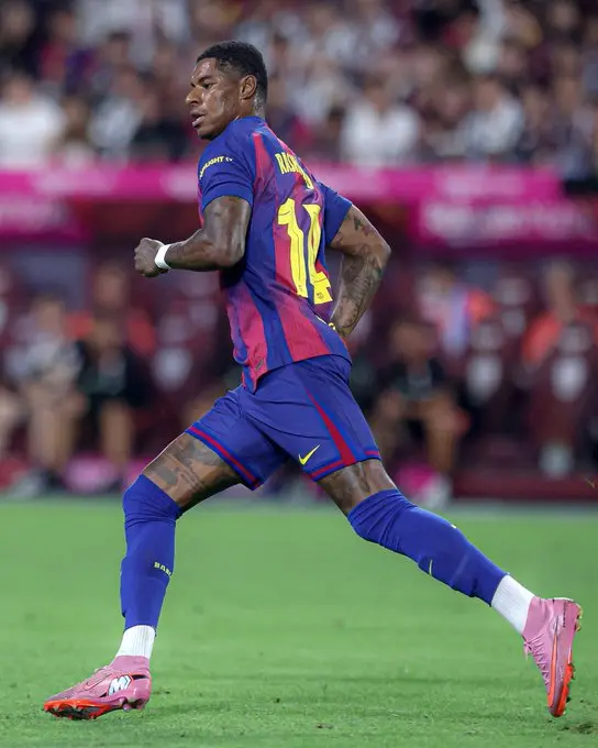Marcus Rashford during El Clasico action in a Barcelona kit