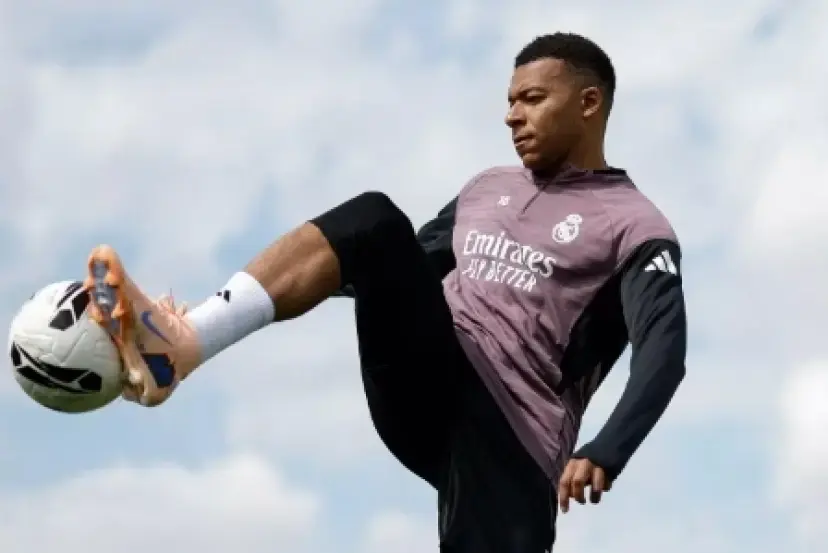 Mbappe Clasico availability image showing Kylian Mbappe training with Real Madrid before the Barcelona clash