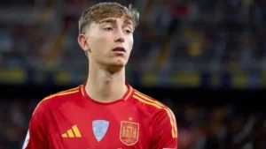 Spain player in national team jersey after the no Real Madrid players in Spain World Cup squad announcement