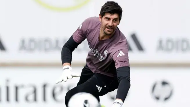 Real Madrid goalkeeper trains during a session as Real Madrid Clasico team news focuses on key fitness updates before Barcelona.