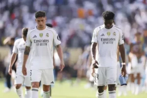 Real Madrid players walk off the pitch as Real Madrid fine Valverde and Tchouameni €500K each without suspensions