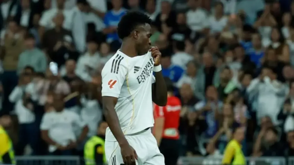 Real Madrid player kisses the club badge during the match against Espanyol