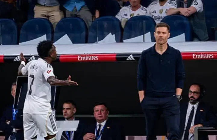 Vinicius and Xabi Alonso rift image showing the Real Madrid forward gesturing toward his coach during a tense match moment