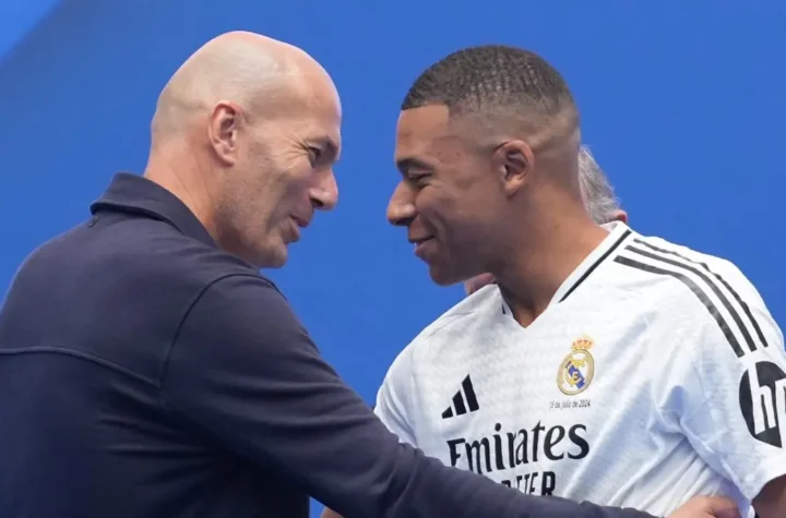 Zinedine Zidane Real Madrid return image showing Zidane greeting Kylian Mbappé during a Real Madrid presentation