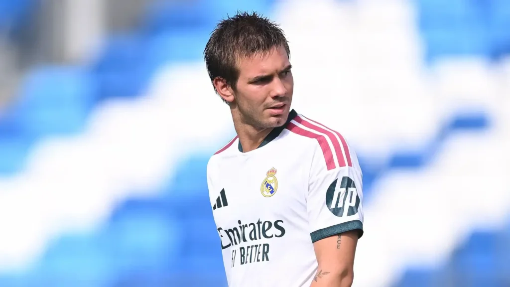 Franco Mastantuono in a Real Madrid training shirt as the Franco Mastantuono loan decision moves forward.