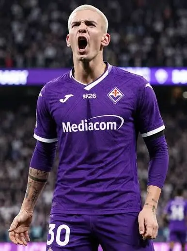 Franco Mastantuono celebrates in a purple Fiorentina kit following his reported Fiorentina loan from Real Madrid.